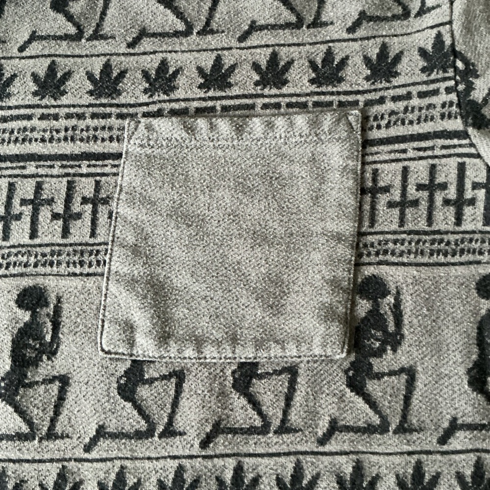 On The Byas Men’s Grey Skeleton Crosses Pot Leaf Tshirt Medium - Picture 4 of 7